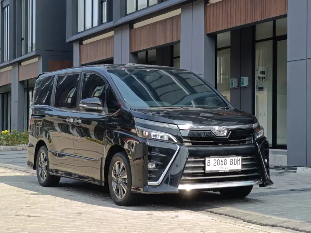 TDP 20 jt ! Toyota Voxy AT 2018 Bensin