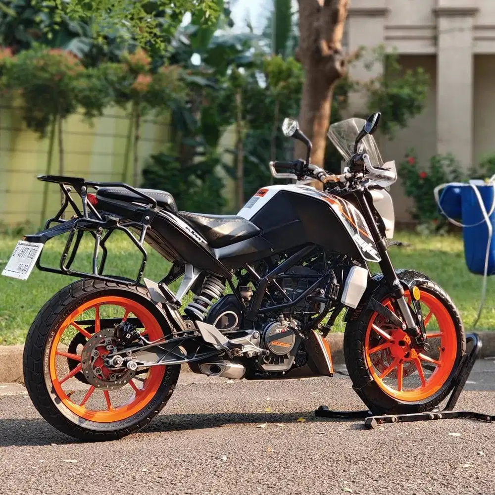 KEREN ABIS! KTM DUKE 200 PUTIH 2017 KM 12K PAJAK PANJANG SIAP GASPOL