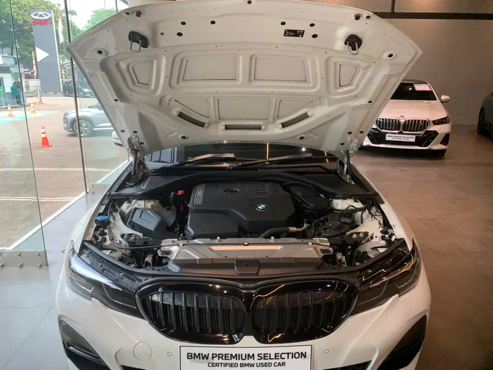 BMW 330i 2024 Bensin