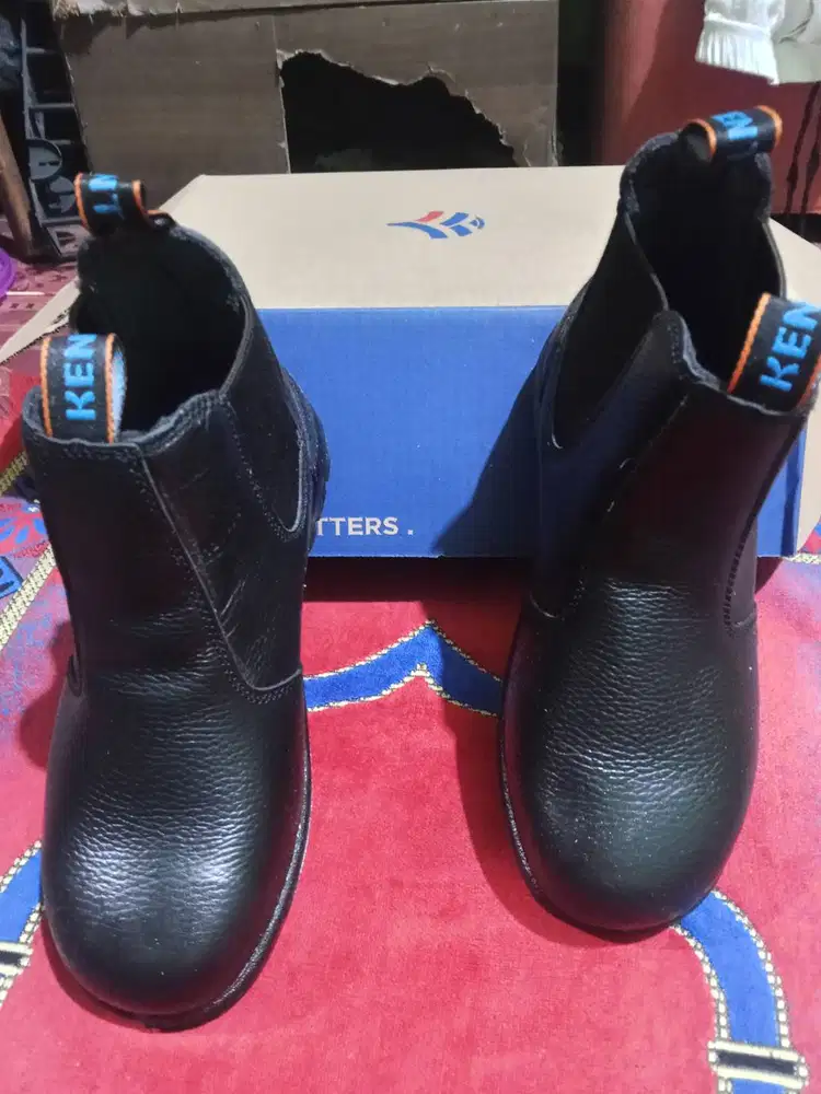 Sepatu safety merk KENT thn produksi 2025 ukuran no. 7