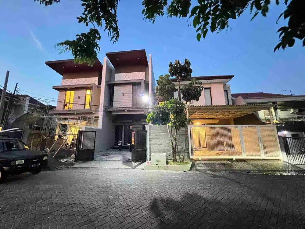 DIJUAL RUMAH BARU 2LANTAI ROW JALAN 4MOBIL GRESS MANYAR JAYA SURABAYA