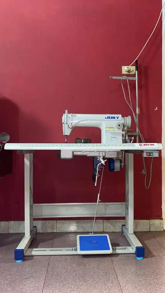 MESIN JAHIT JUKY. MASIH BARU BELUM PERNAH DI PAKAI SAMA SEKALI.