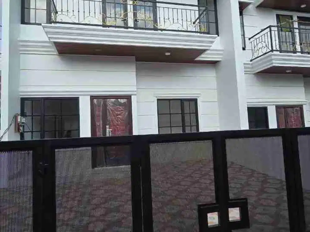 Rumah mewah samping tol jatiwaringin 1,3M