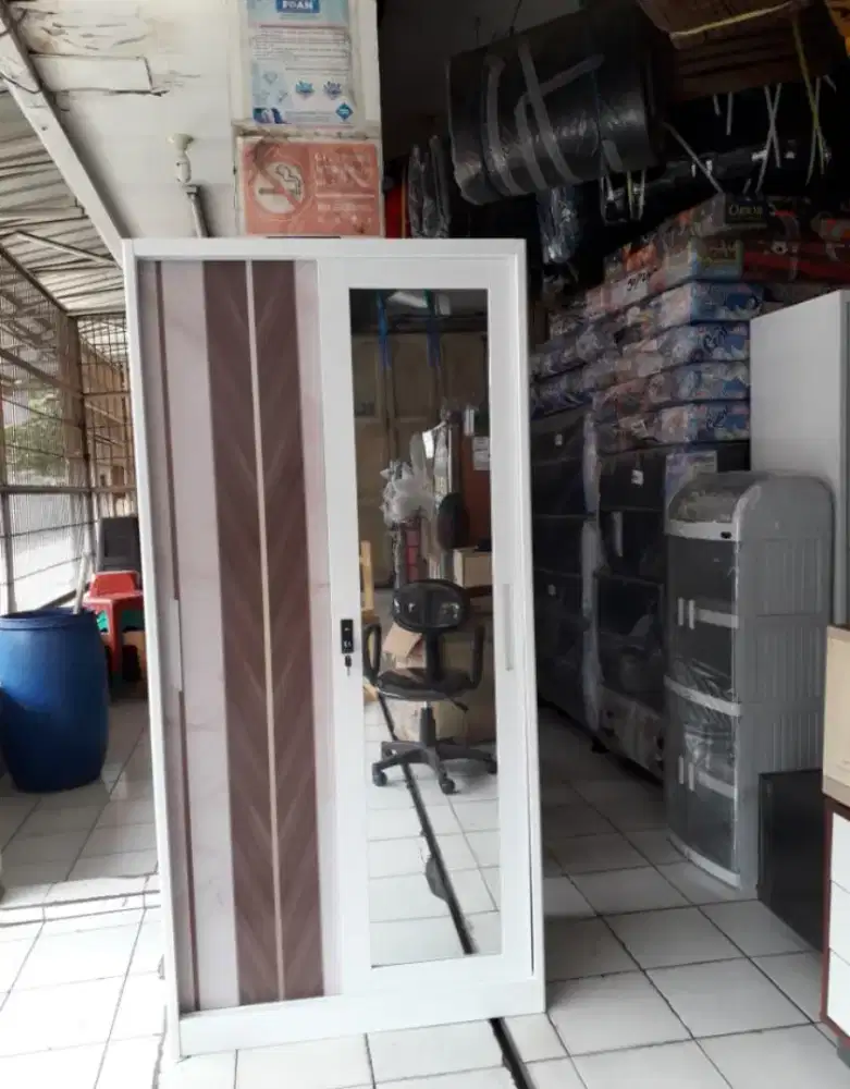 Lemari besi model sleeding