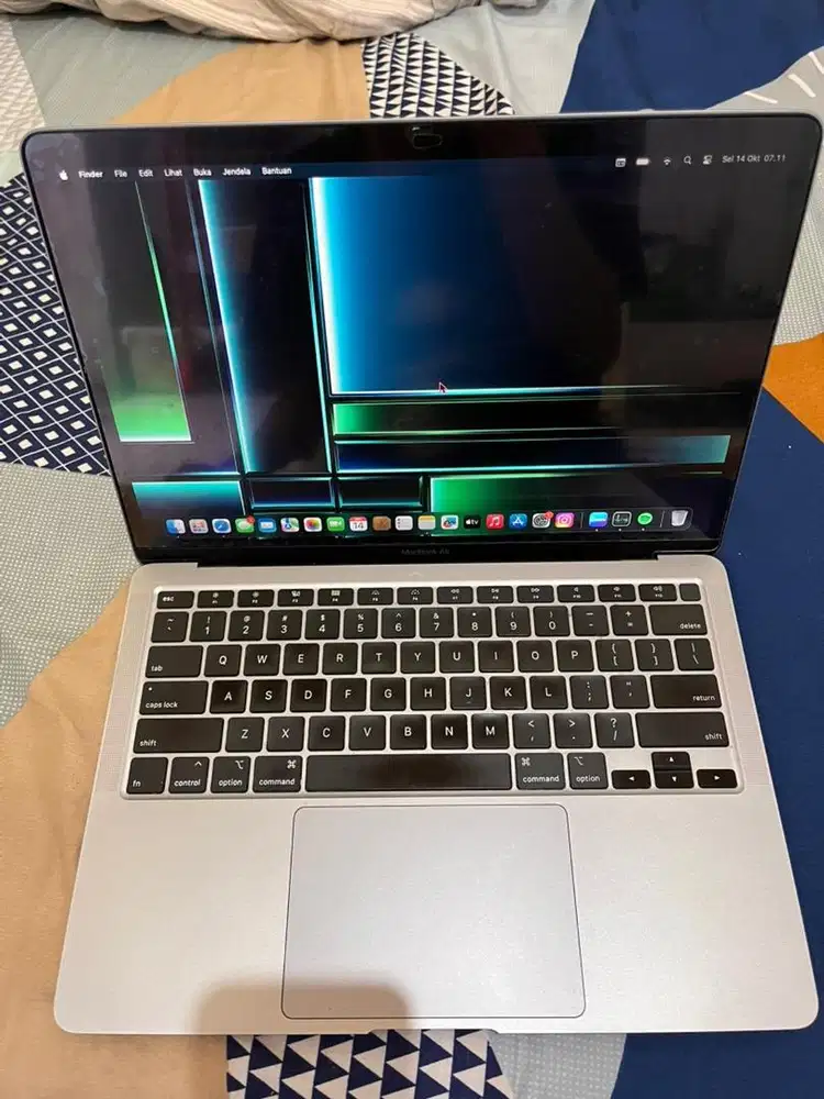 Macbook air 13 inchi retina 2020