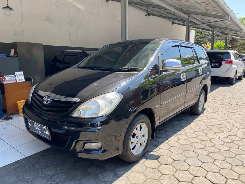 Toyota Kijang Innova 2011 Bensin