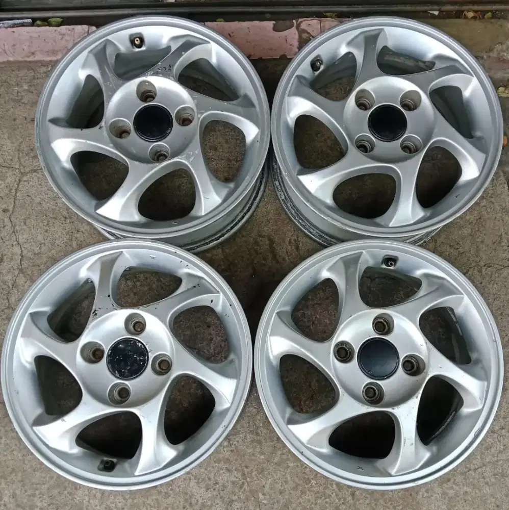 Dijual. 4pc velg honda R15 pcd 4x114