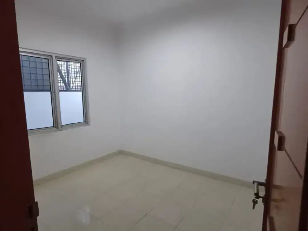 Berminat Disewakan Rumah di Tomang 7x16 Dengan 5 Kamara Tidur dan 3 Lantai Bangunan Harga Dijamin Murah