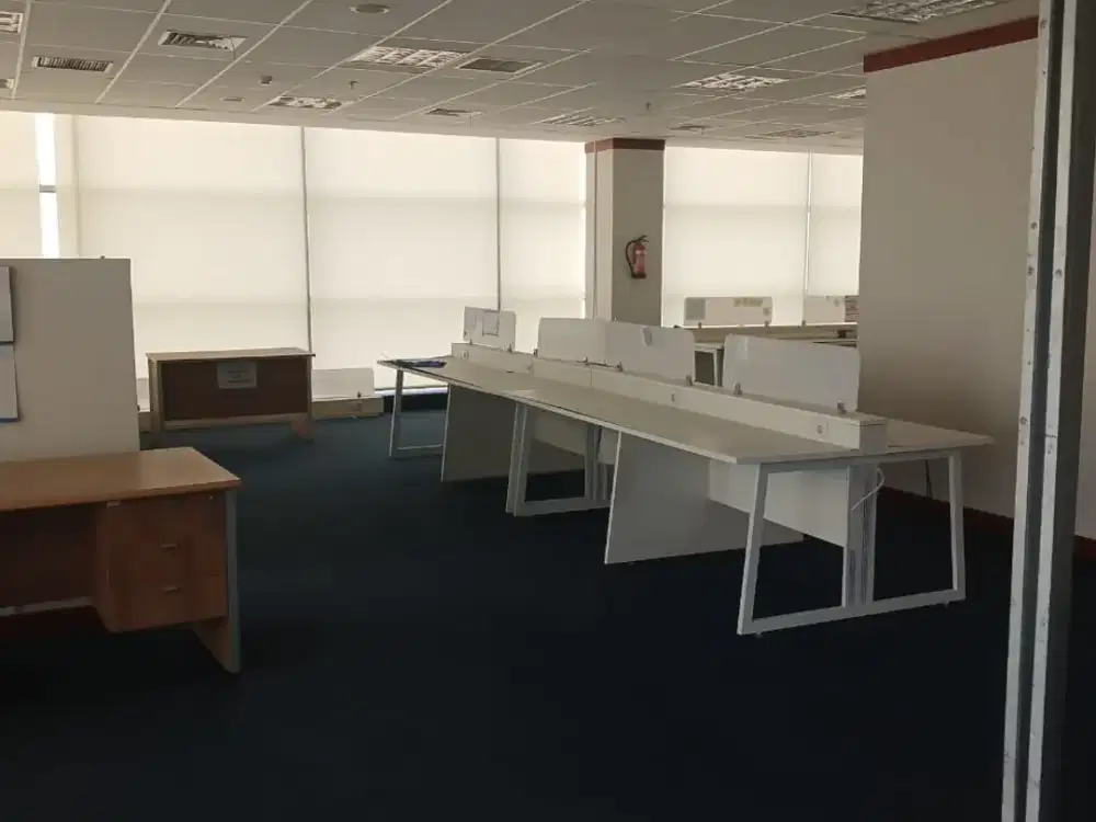 SEWA KANTOR DI JAKARTA PUSAT  KEMAYORAN 118M2 PARTISI 100K NEGO
