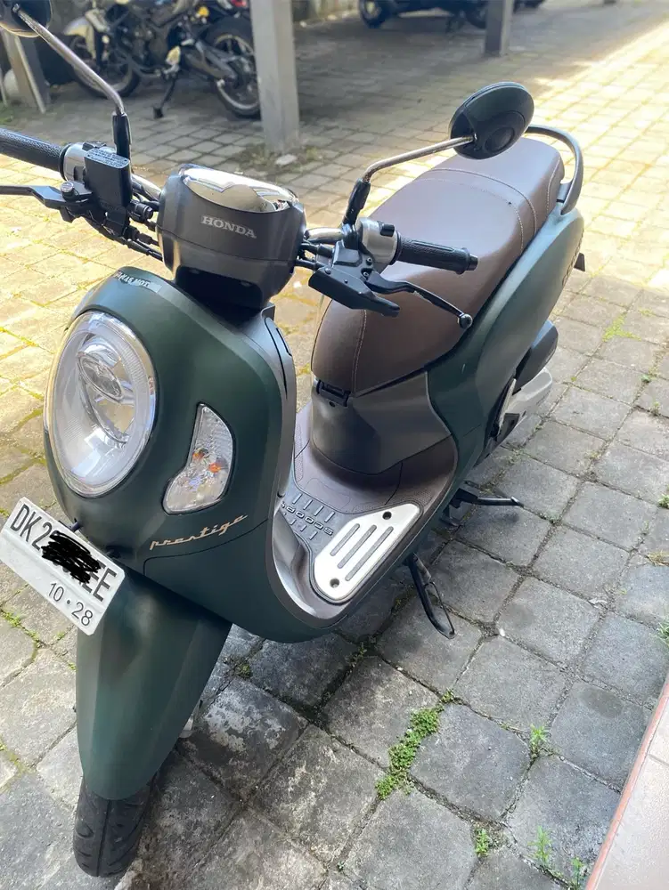 Motor scopy warna hijau taun 2023,