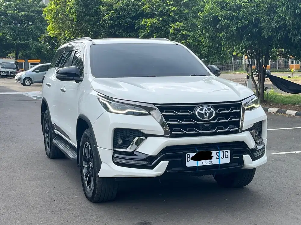 FORTUNER  GR SPORT 2.8 AT PUTIH 2022