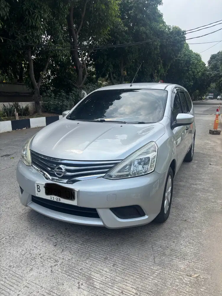 Nissan Grand Livina SV AT