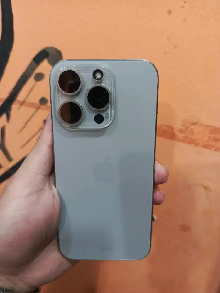 iPhone 15 pro 128 Natural titanium Resmi