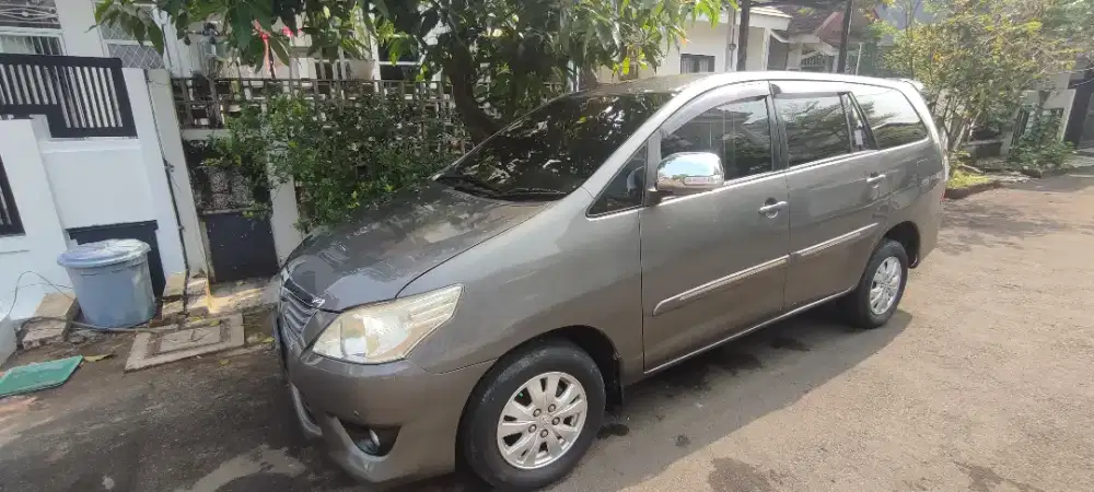 Innova 2.0G bensin grey cakep terawat