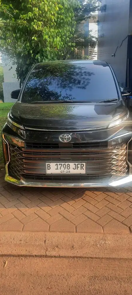 Toyota Voxy 2023