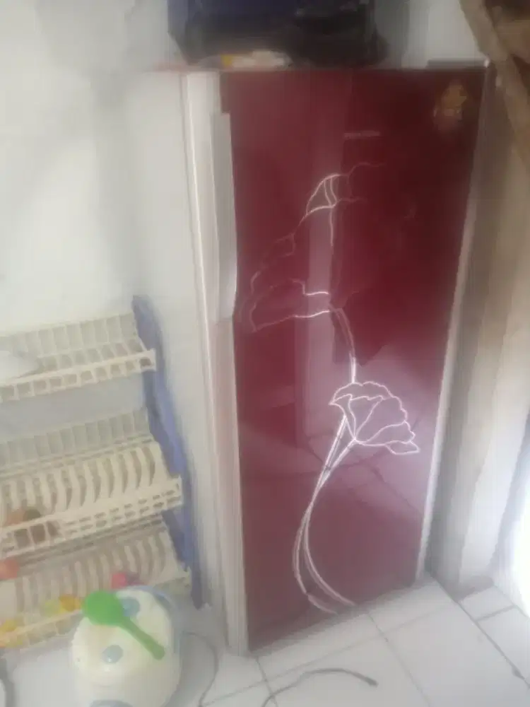 Di jual kulkas POLYTRON