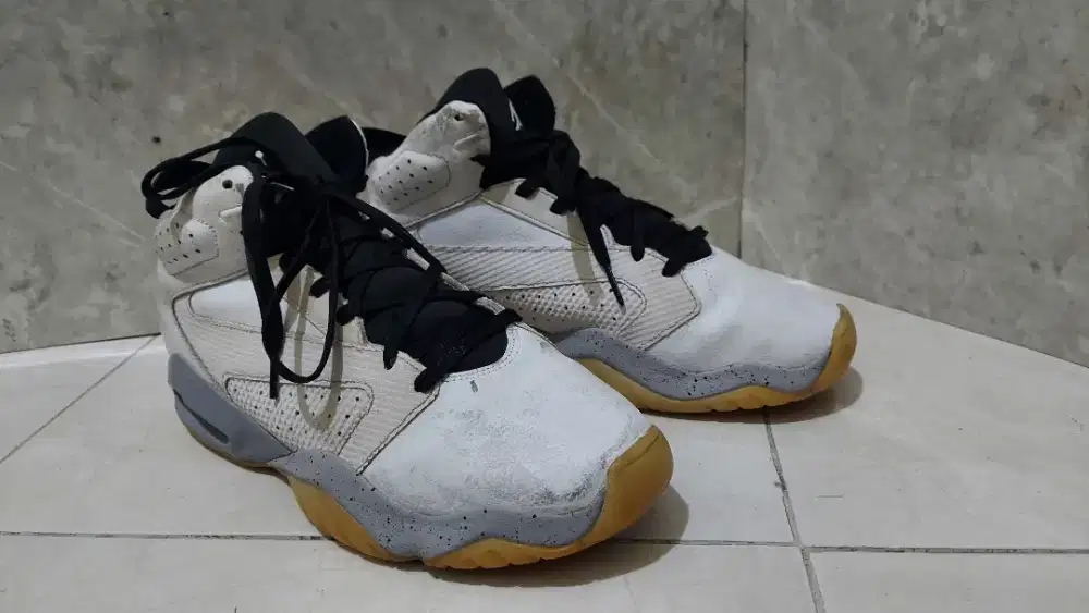 Separu bekas Jordan Basket sz 43