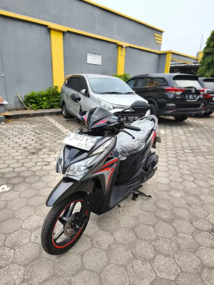 Bissmillah dijual motor Honda Vario kzr 2015 istimewa