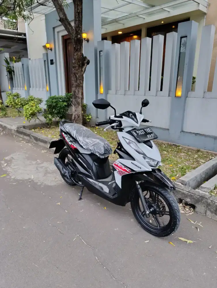 Bissmillah dijual motor Honda beat like new 2022 istimewa
