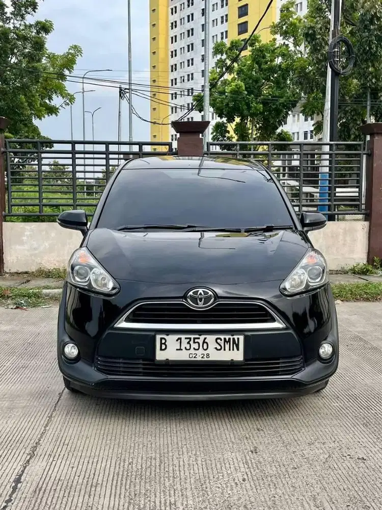 TOYOTA SIENTA V MATIC 2018 HITAM