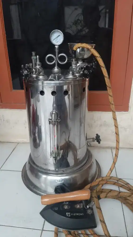 Dijual Setrika Uap Merk Maomoto 10 L komplit.