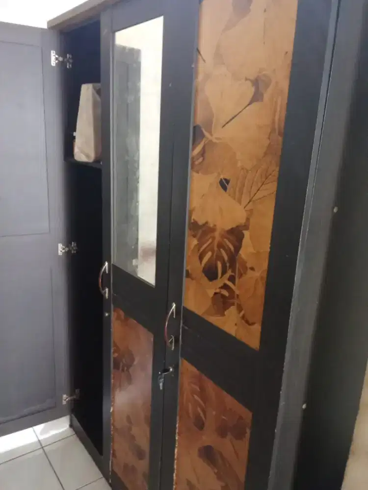 Lemari 3 pintu ( non kayu) harga bisa nego