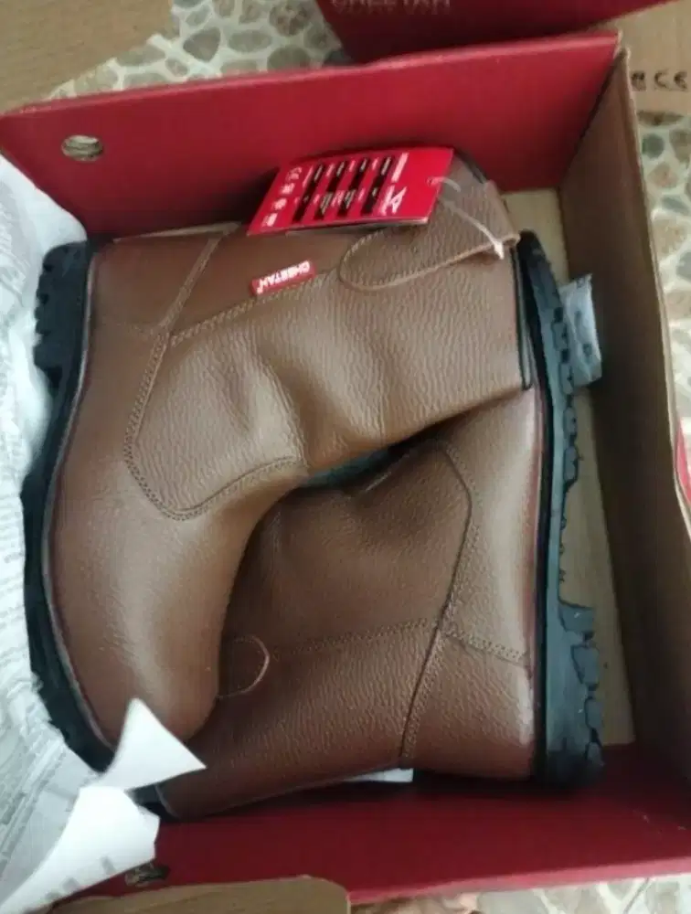 Sepatu safety asli cheetah tahan panas