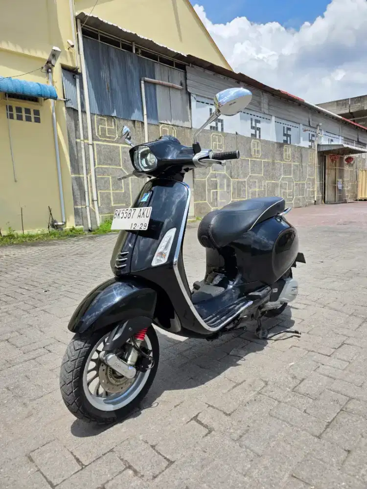 Piaggio Vespa Sprint Hitam 2019