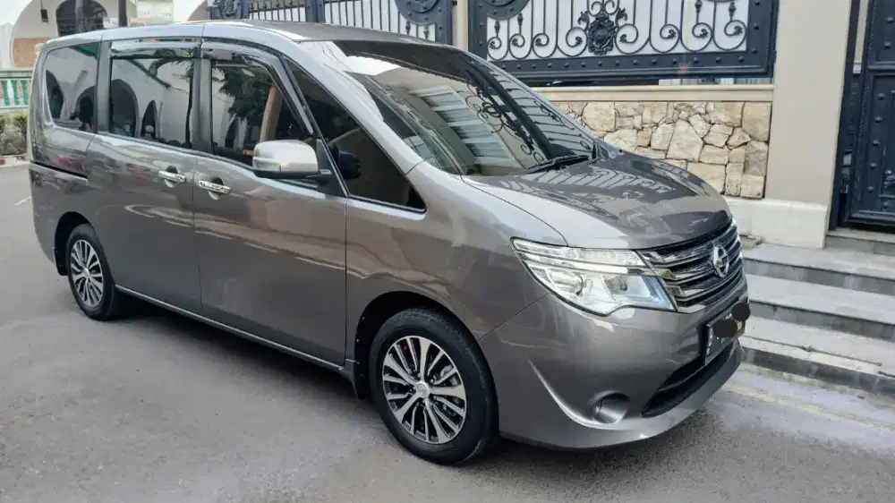 Nissan Serena 2017 Matik Abu2 met Istimewa