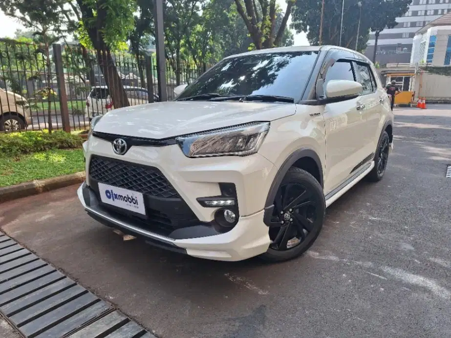 Toyota Raize  1.0 T GR SPORT TSS One Tone Bensin-AT 2021 Putih