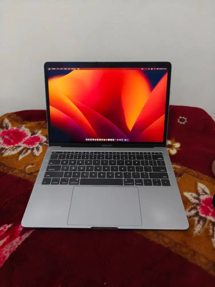 Macbook pro 13 inch 2017 i5 8gb/256gb