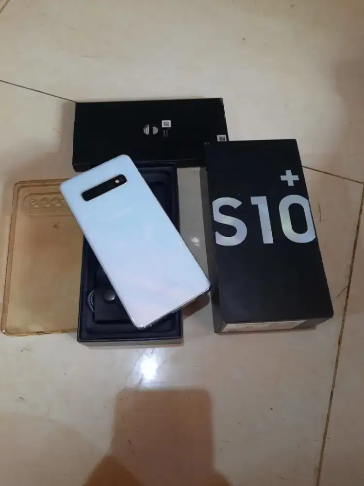 Samsung galaxy S10 plus 8/128gb Sein fullset