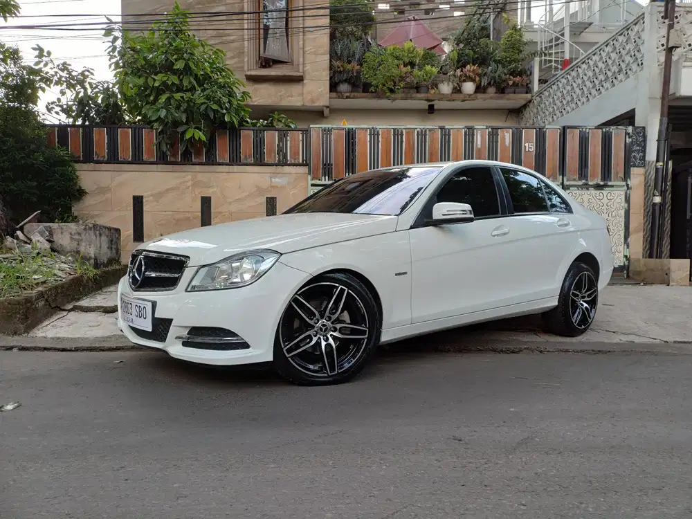 Mercedes-Benz C200 2012 Bensin