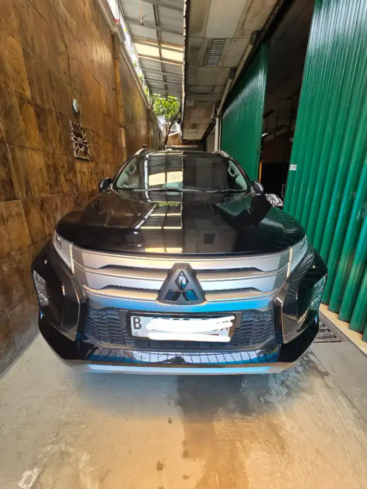Dijual pajero dakar 4 x 2 sunroff A/T black tangan pertama dari baru