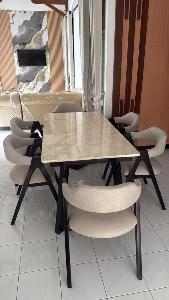 Meja makan satu set