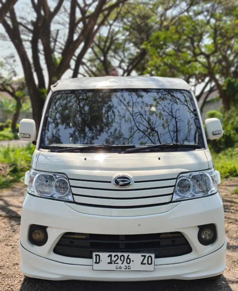 Daihatsu Luxio D  M.T  2015 Bensin