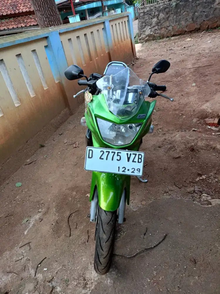 Ninja r 2010 like new