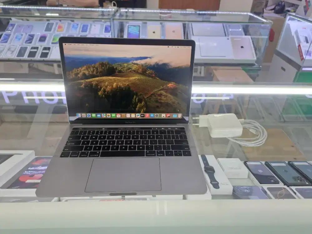 Second Macbook Pro 2019 i5 8/128GB Gray TouchBar Ex Inter Mulus Nego