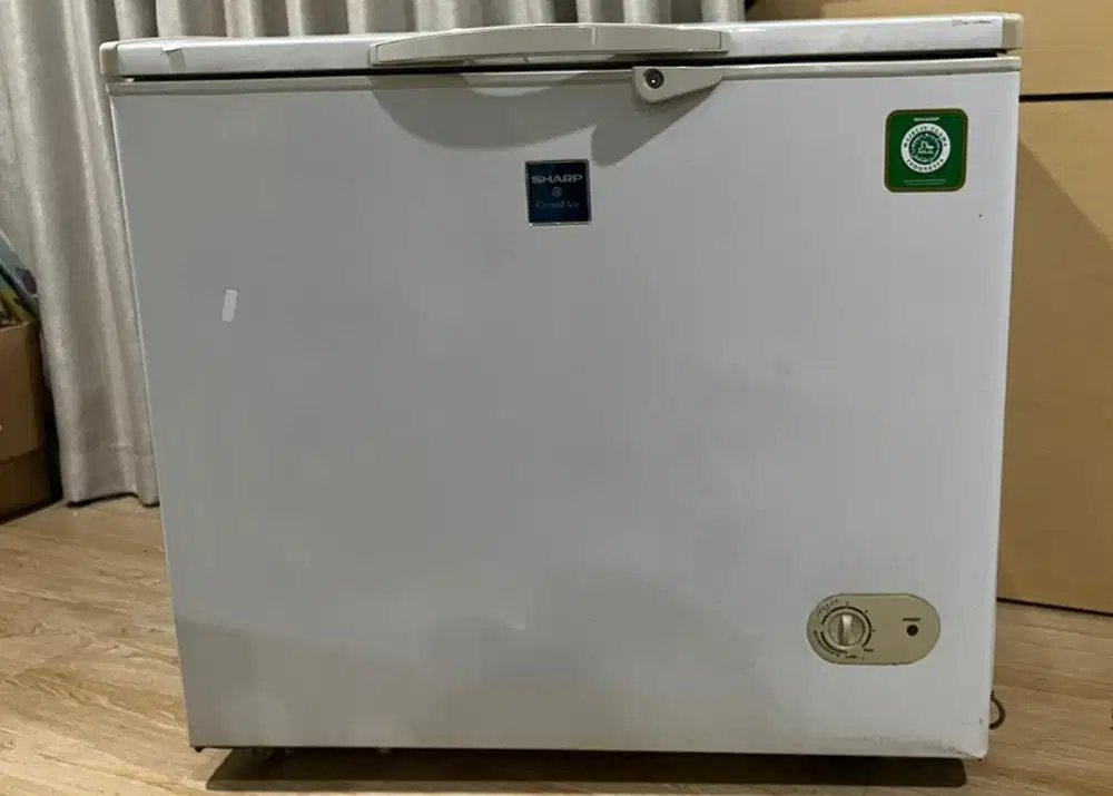 Chest Freezer Sharp FRV 200