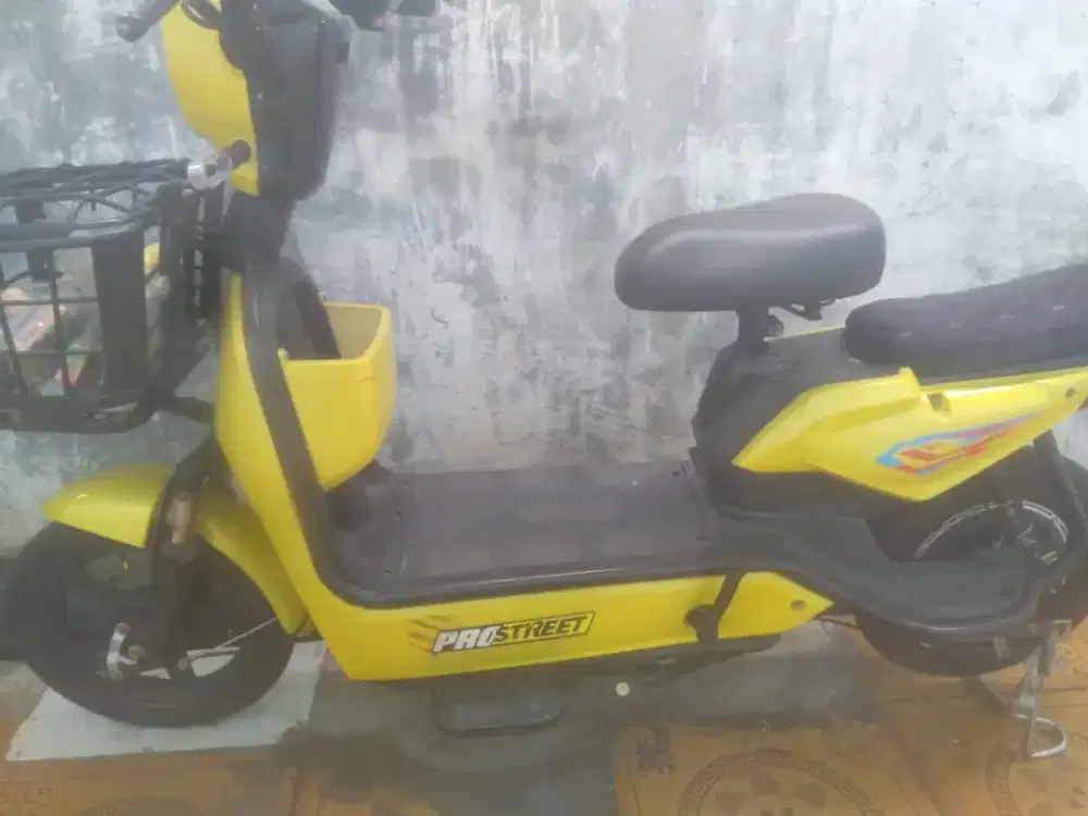 SEPEDA LISTRIK PROO STREET SIAP PAKAI LANGSUNG