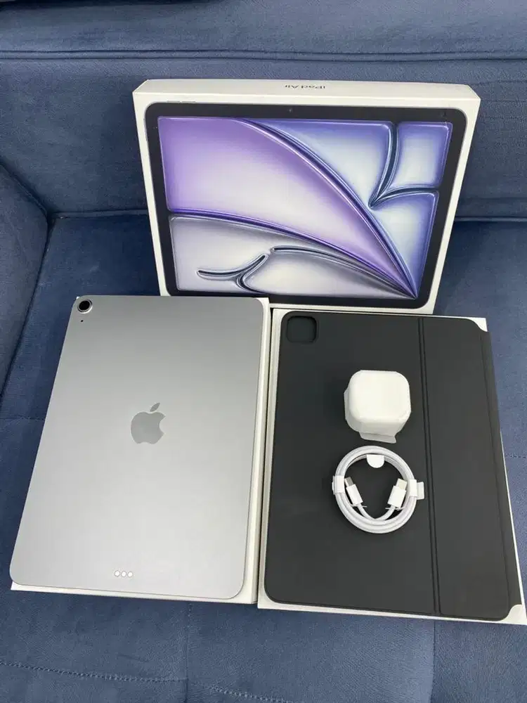 IPAD Air M3 11-inch , Grey , 255GB ZP/A Wifi Only + Magic Keyboard