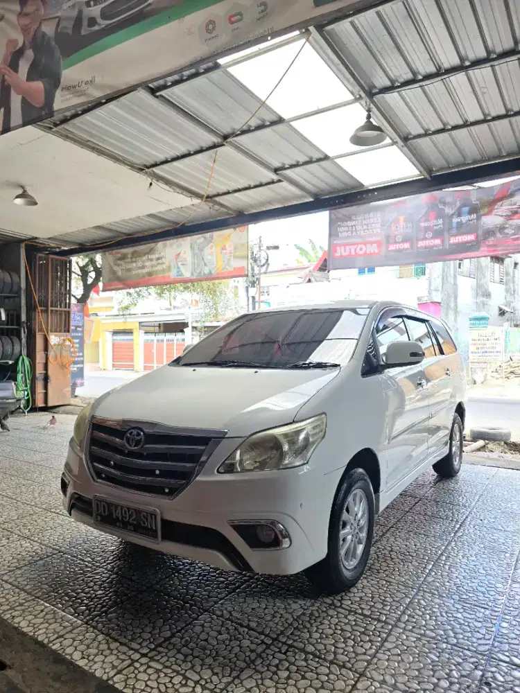 Toyota Innova V AT