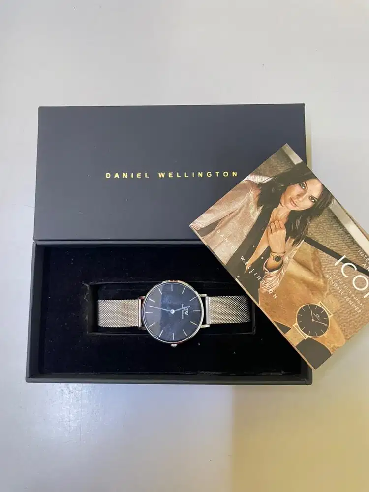 DW CLASSIC PETITE SILVER 32 mm