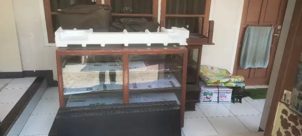 Lemari bekas jualan sembako