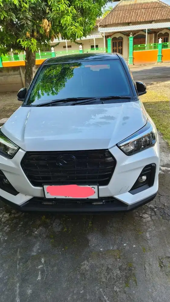Rocky 2023 matic putih