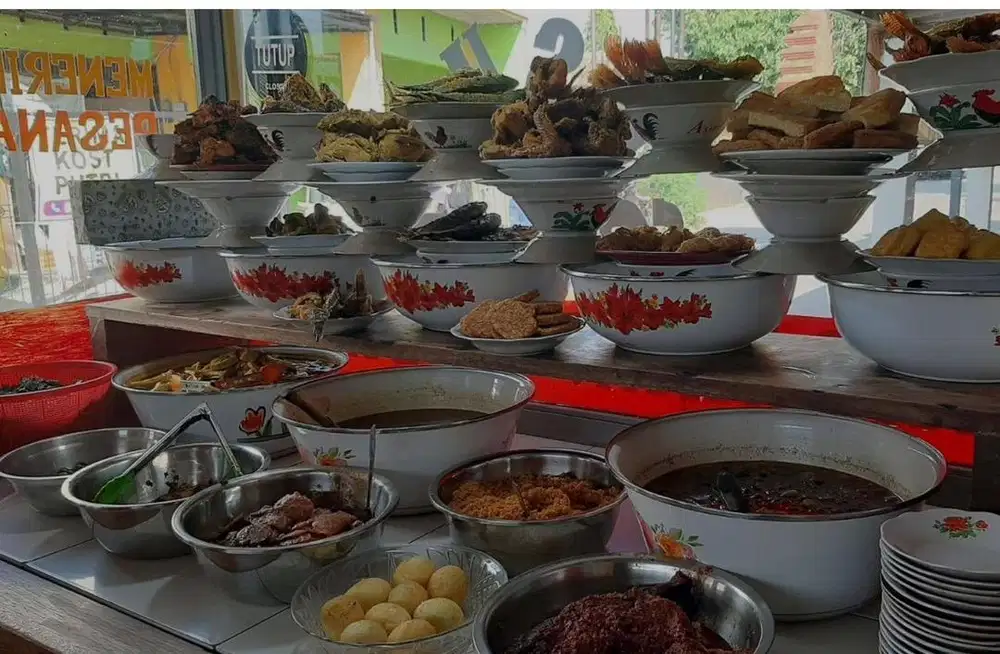 Karyawan Warung Makan Padang