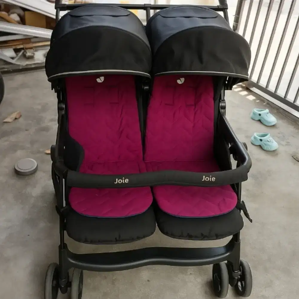 Stroller twin kembar joie