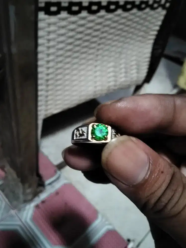 Cicin perak zircon