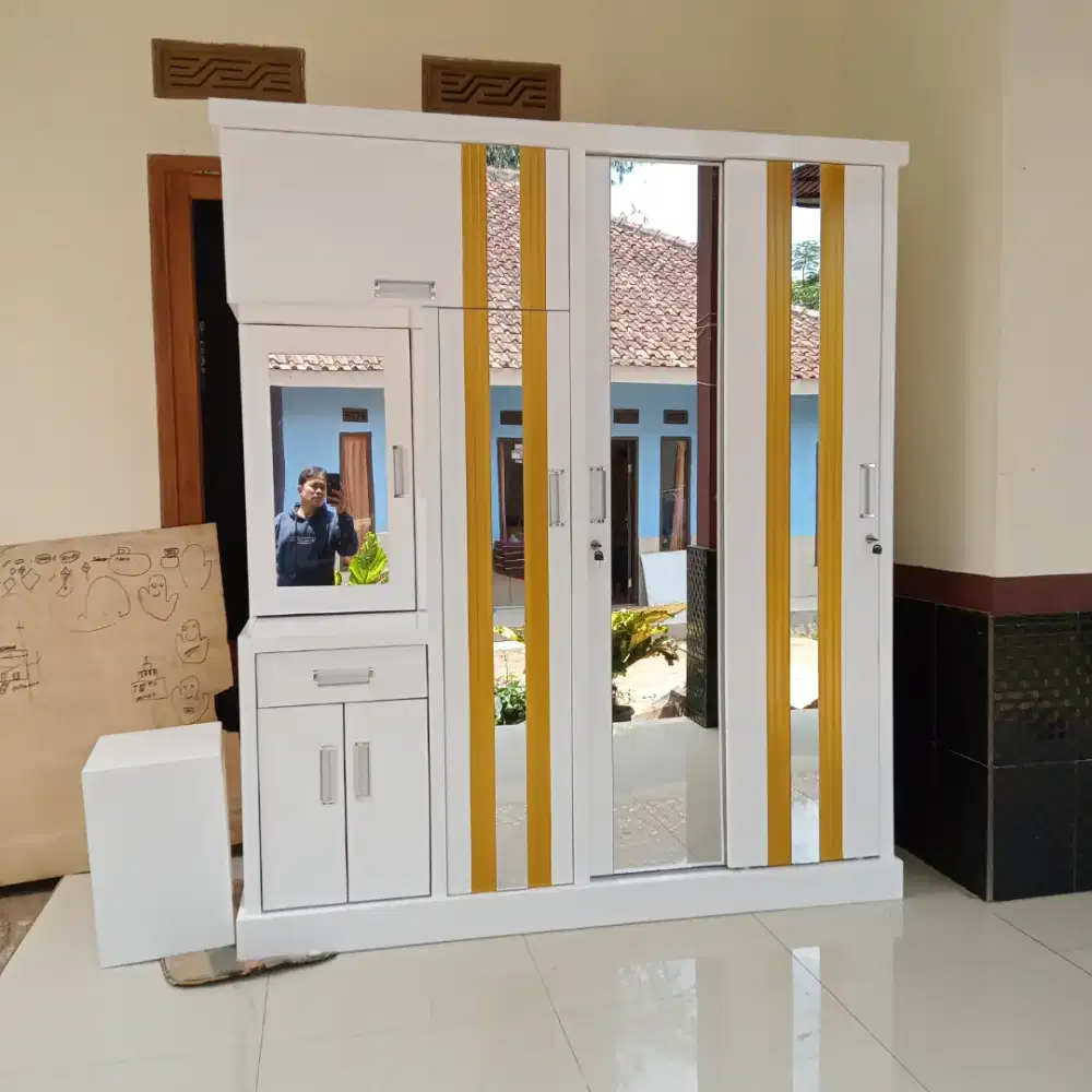 Lemari pakaian pintu geser bahan tipblock blockbord 18 Mili