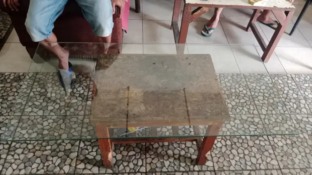 Kaca untuk meja rt